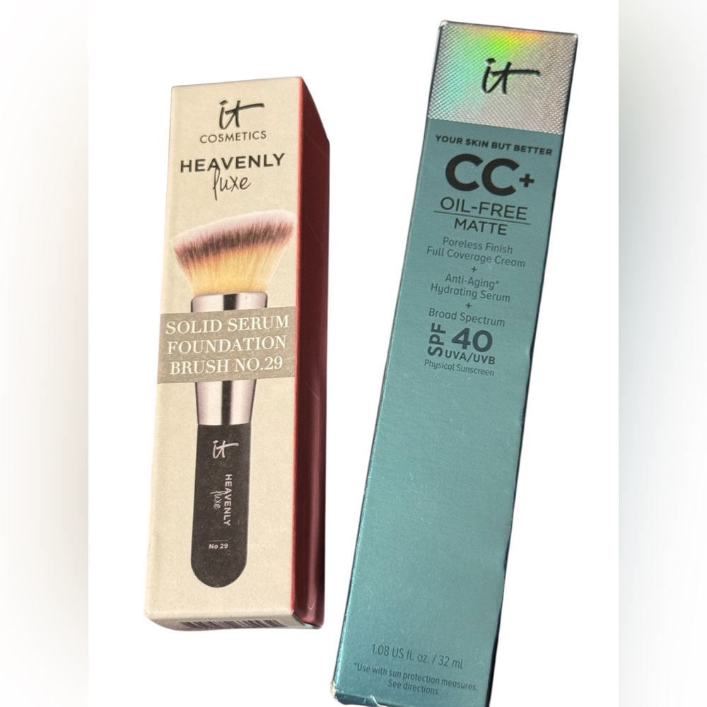 It Cosmetics Bundle CC Matte Foundation 1.08 fl oz & Solid Serum Brush No 29